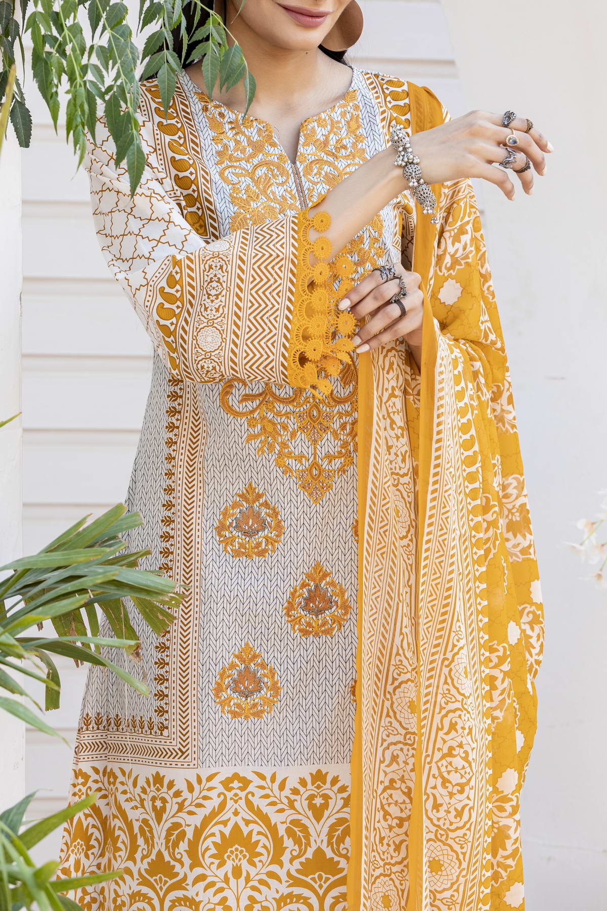 Reshma Emb Lawn D-03